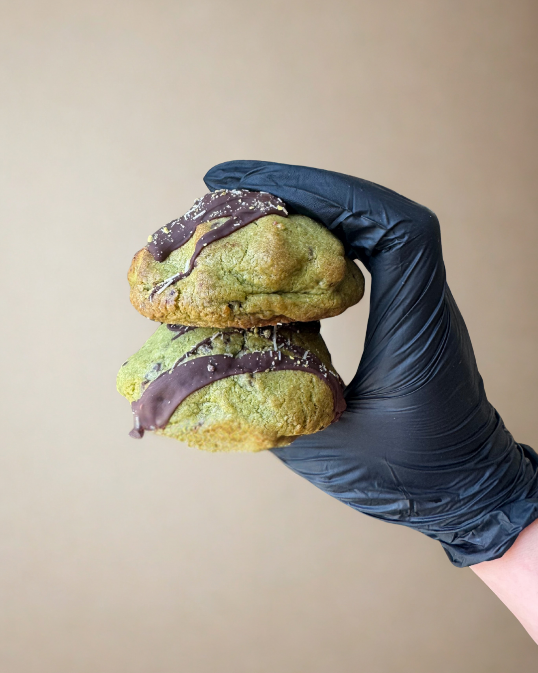 DUBAI CHOCOLATE MOOKIE (MACARON-STUFFED COOKIE)